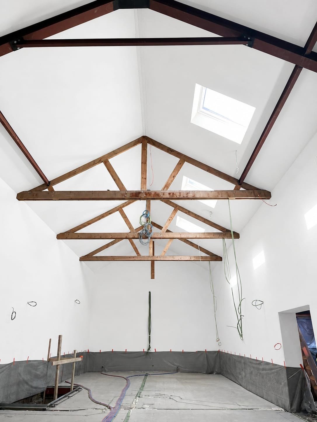 La future salle, murs blancs